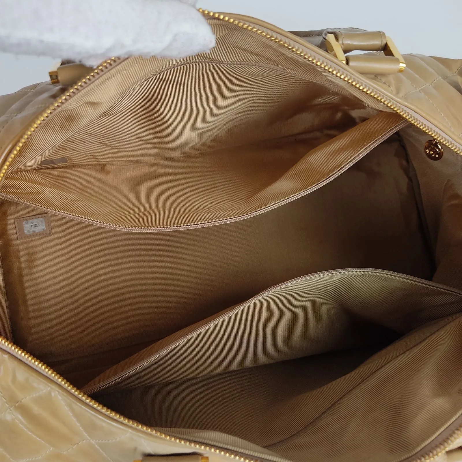 CHANEL Chanel Chanel quilted travel bag in beige patent leather
