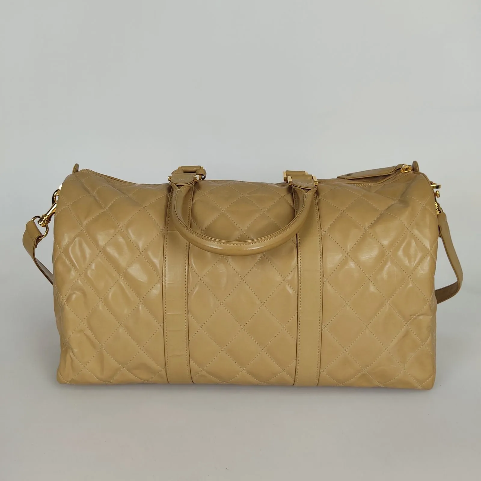 CHANEL Chanel Chanel quilted travel bag in beige patent leather